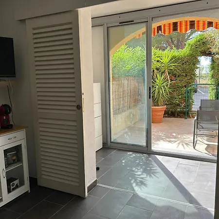 Charmant Studio En Rez De Jardin Dans Propriete Prive Pour 4 Personnes La Londe-les-Maures Exterior foto