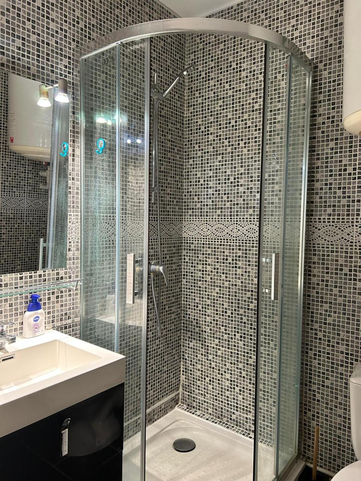 En Rez De Jardin Dans Propriete Prive Pour 4 Personnes Apartment La Londe-les-Maures