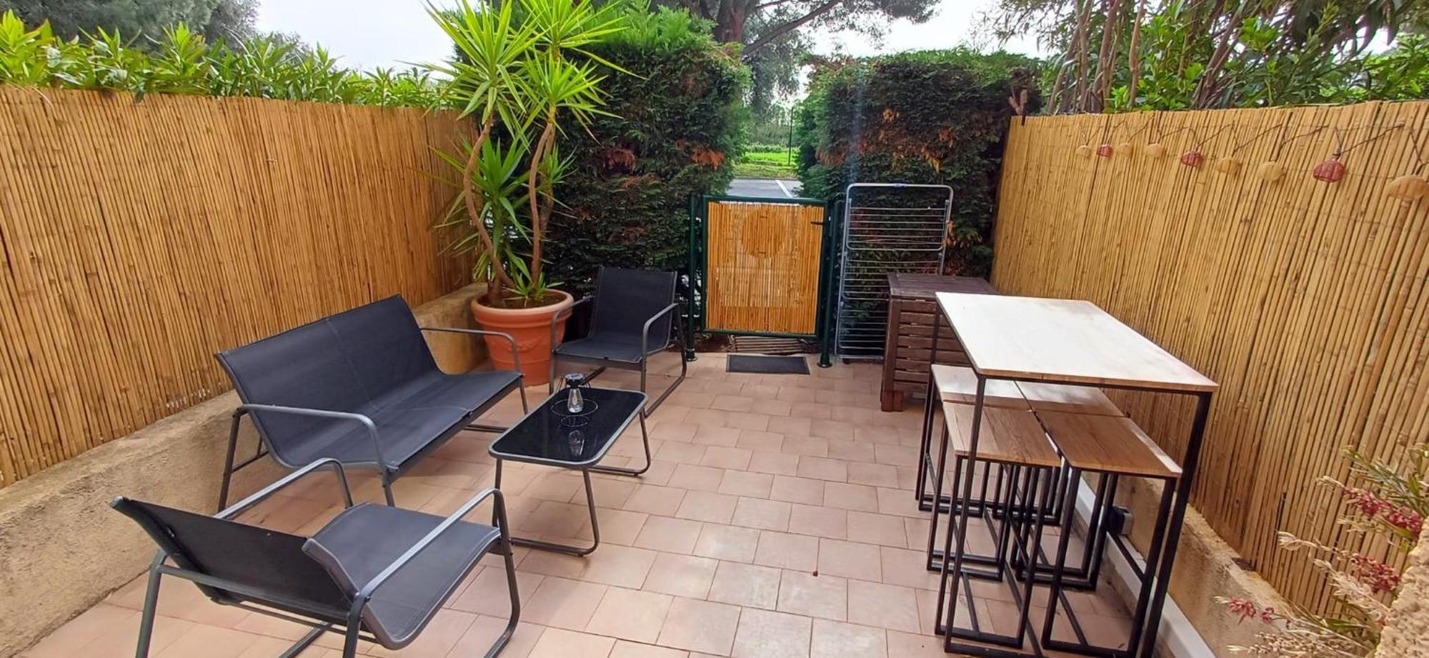 En Rez De Jardin Dans Propriete Prive Pour 4 Personnes La Londe-les-Maures